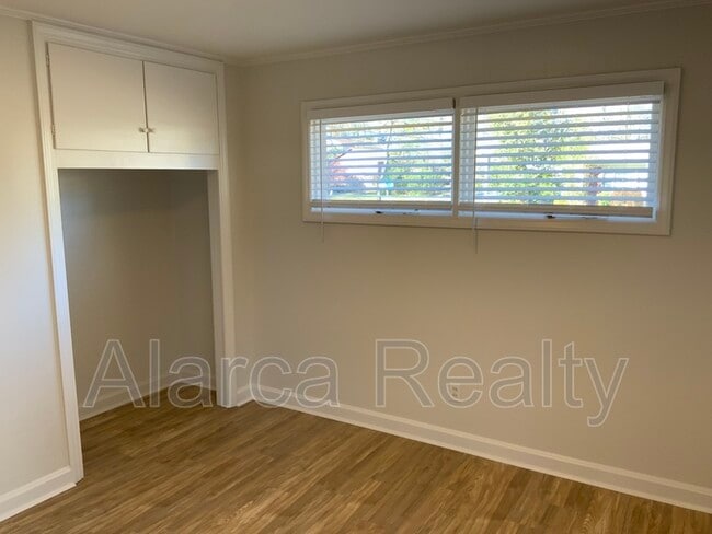 Building Photo - 3633 Carlyle Dr