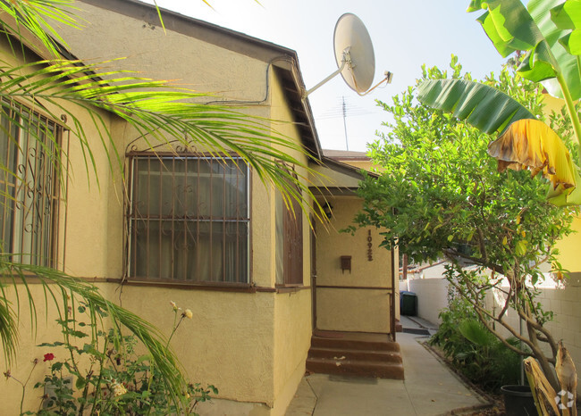 Building Photo - 10920 Aletta Ave