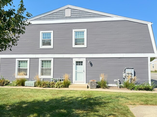 Building Photo - 358 Farmingdale Cir