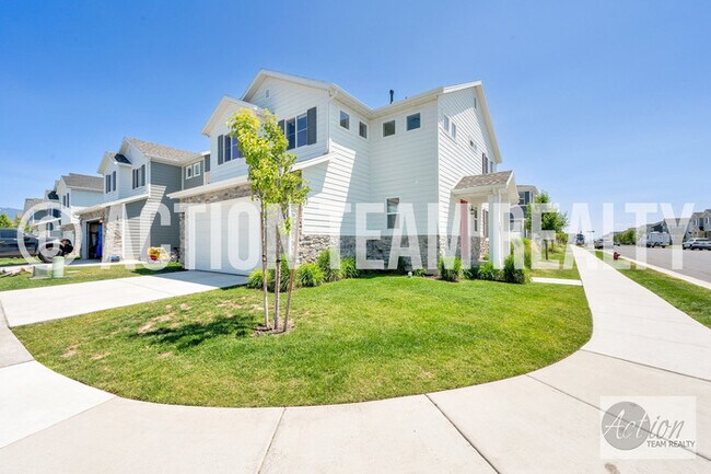 Building Photo - Single Family Home in Syracuse!