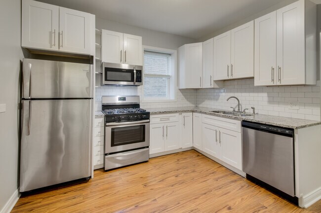 Building Photo - 5039 W Cullom Ave