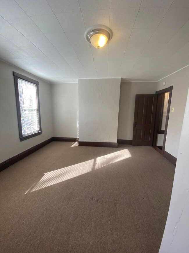 Building Photo - Renovated home in Braddock 2 bedroom Secti...