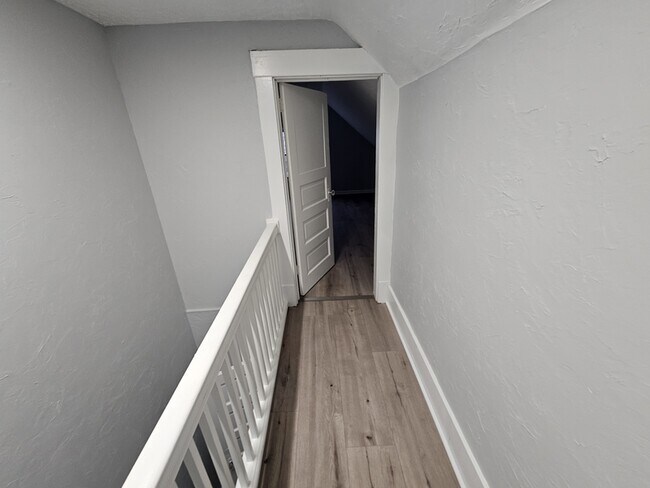 Building Photo - 1852 E 32nd St