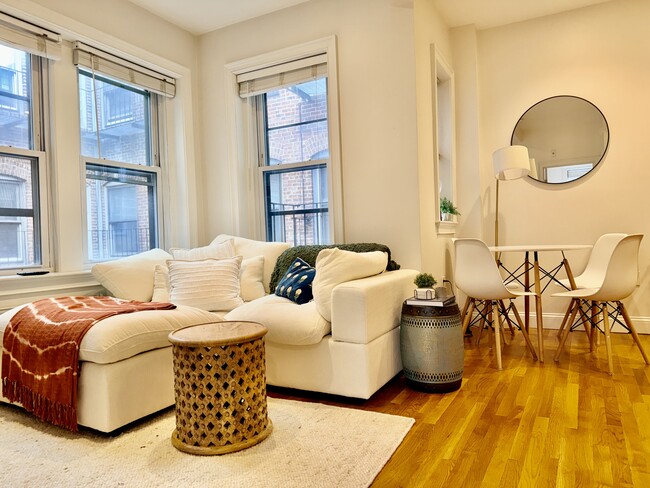 Building Photo - 90 W Cedar St