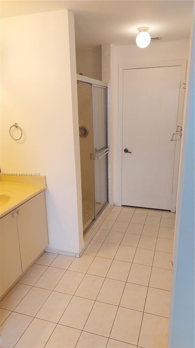 Building Photo - 6560 NW 114th Ave