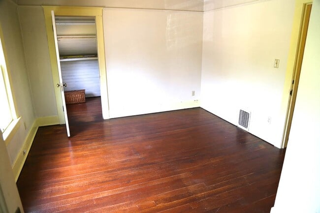 Building Photo - 3 bed 2 bath on OSU Campus
