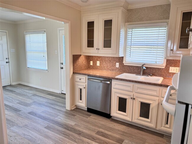 Building Photo - 2515 Broome Rd