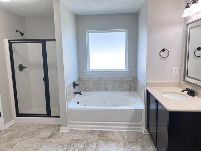 Building Photo - 212 Tulip Dr