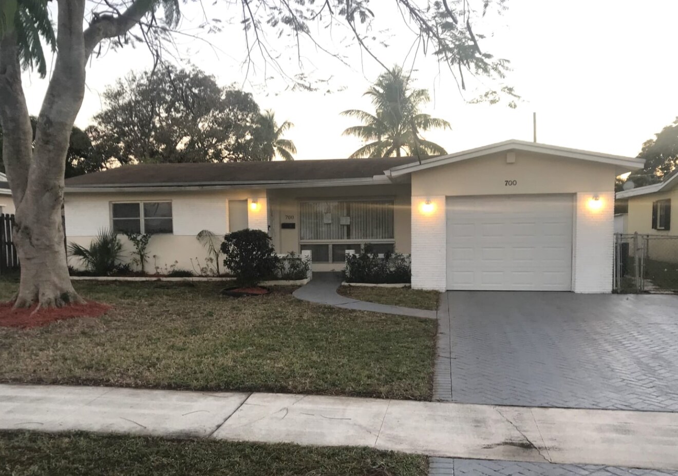 Building Photo - 1310 Celia Way