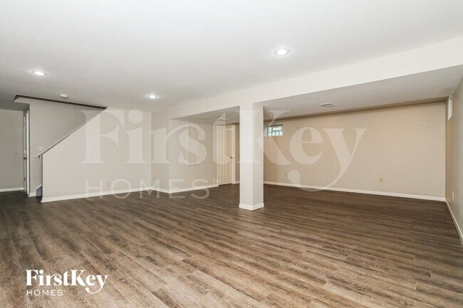 Building Photo - 6015 Sovereign Dr