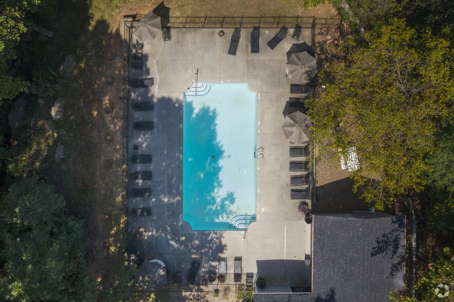 Building Photo - Creekside Apartments