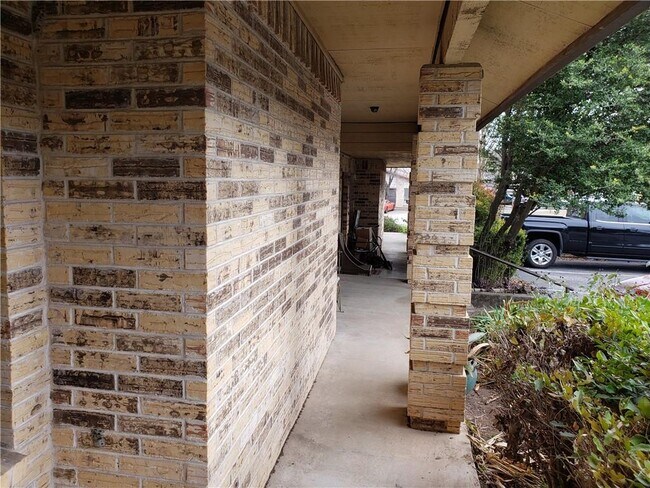 Building Photo - 7800 Northcrest Blvd