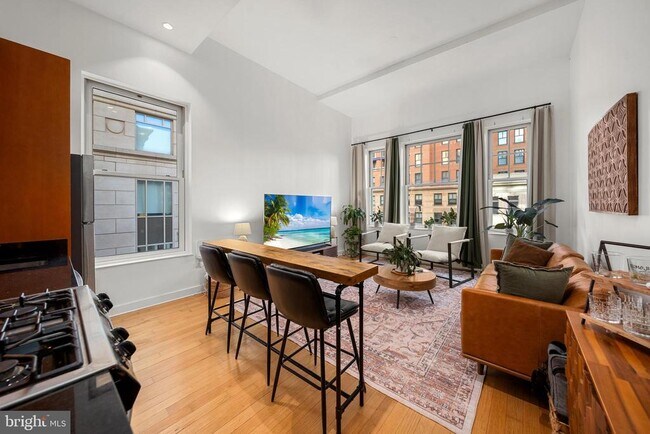 Building Photo - 675 E St NW