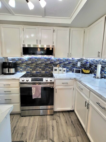 Building Photo - 823 N 161st Pl