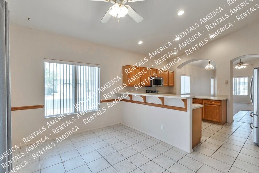 Building Photo - 9325 N Scarlet Canyon Dr