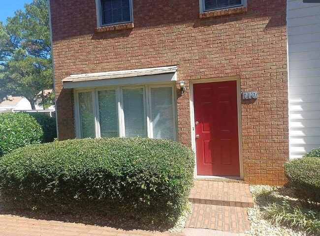 Primary Photo - 110 Holcomb Ferry Rd