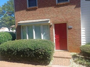 Building Photo - 110 Holcomb Ferry Rd