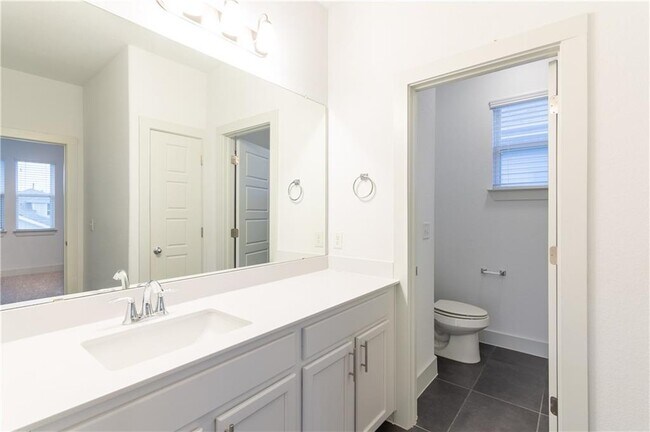 Building Photo - 1410 Casa Dr