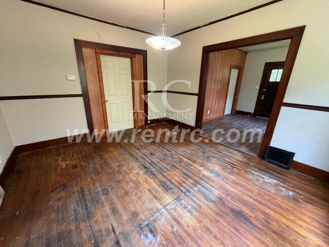 Building Photo - 1210 Sherman-