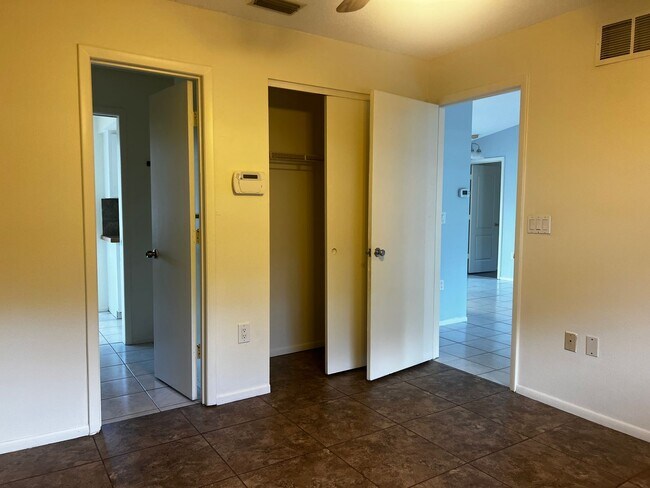 Building Photo - 2BR/2Bath Single Family 1 Car Garage South Venice Home!