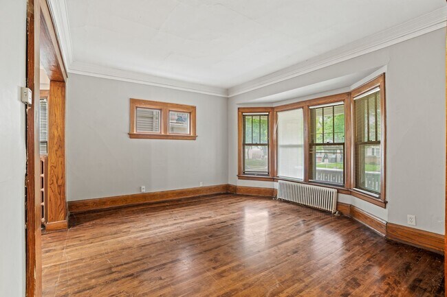 Building Photo - Murray Lower Flat