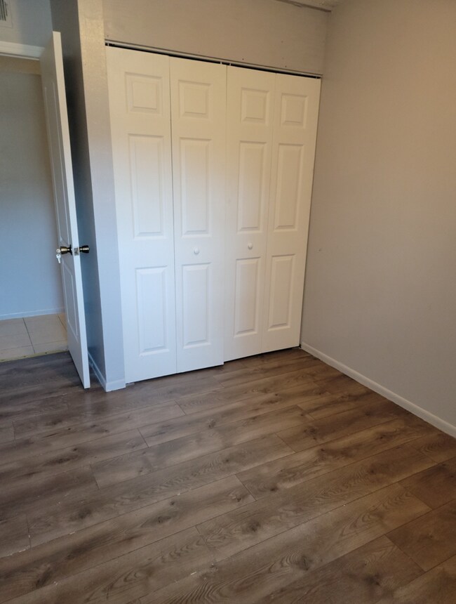 Building Photo - 914 SW 8th Ave