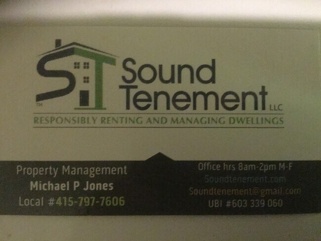 Building Photo - 3846 D Pl SE