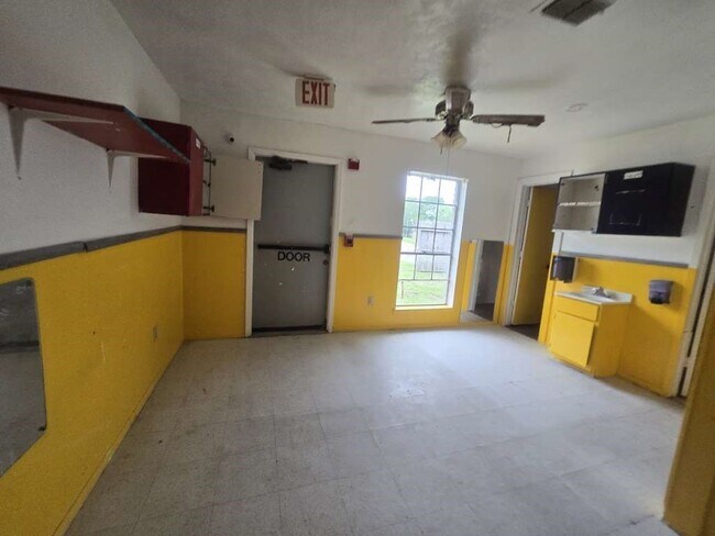 Building Photo - 830 Stonyridge St