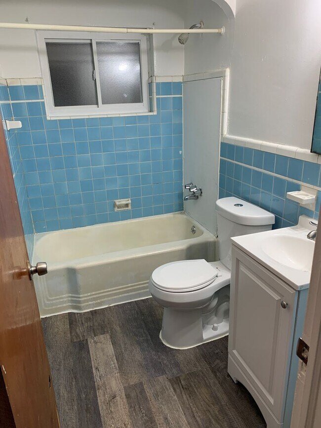 Building Photo - 2 bed 1.5 bath SFH Now Available!