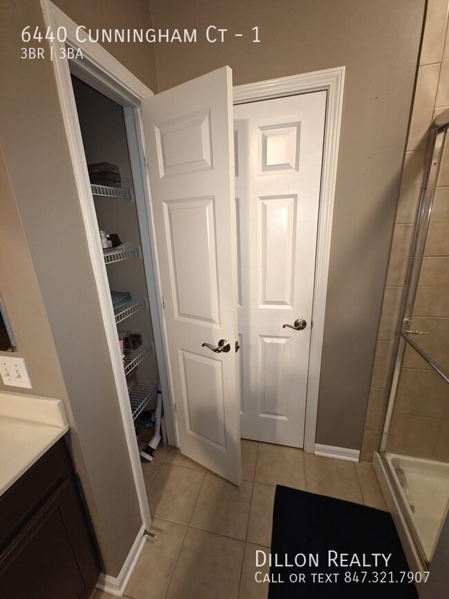 Building Photo - 6440 Cunningham Ct