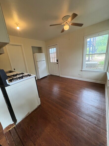 Building Photo - 208 Claremont Ave