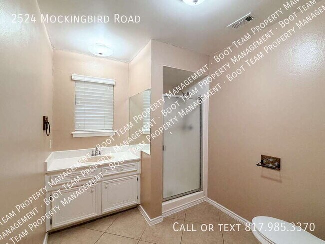Building Photo - 2524 Mockingbird Rd