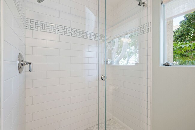 Building Photo - El Escorial Villa – East Beach Living at I...