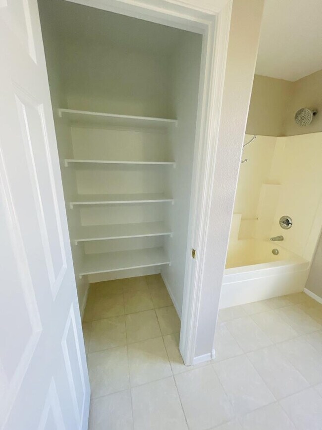 Building Photo - 45811 W Amsterdam Rd