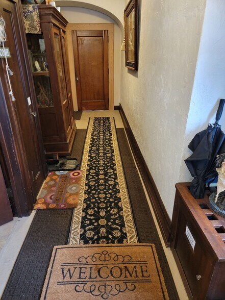 Building Photo - 450 Lake Shore Dr W