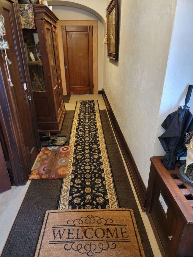 Building Photo - 450 Lake Shore Dr W