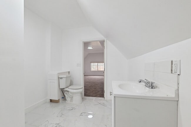 Building Photo - 1478 Helen St