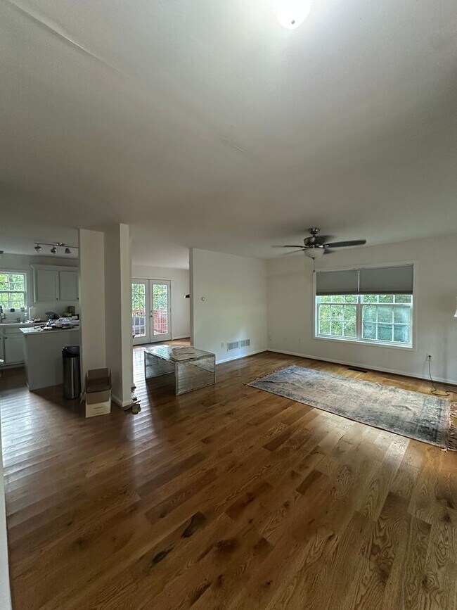 Building Photo - 250 Hodgson Dr