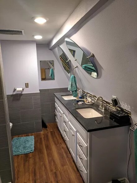 Building Photo - 7655 E 19th Ave