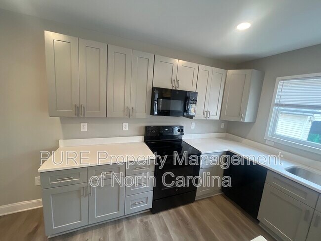 Building Photo - 3355 E Ridge Rd