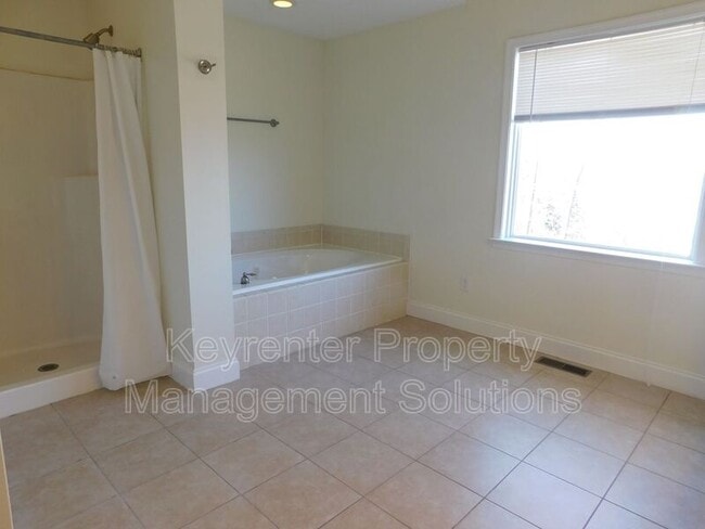 Building Photo - 22 Enchanted View Cir