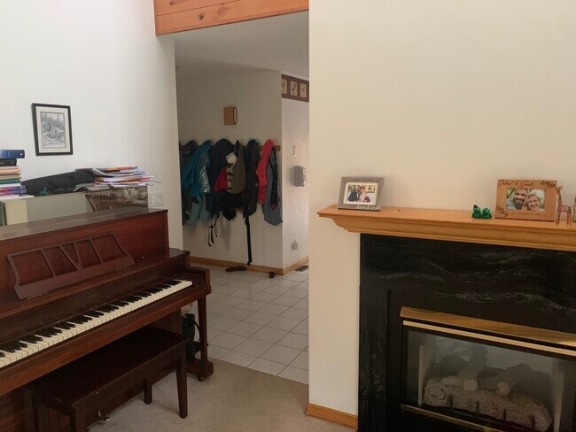Living room - 8550 M 62