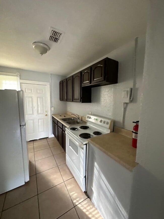 Building Photo - 2532/2534 Moncrief Rd