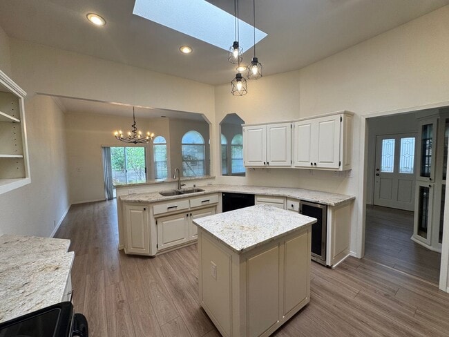 Building Photo - Tanoan Luxury Townhome!