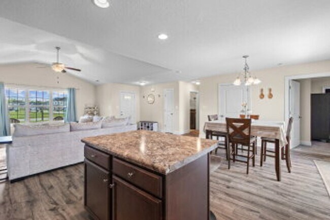 Building Photo - 318 Aquamarine Cir