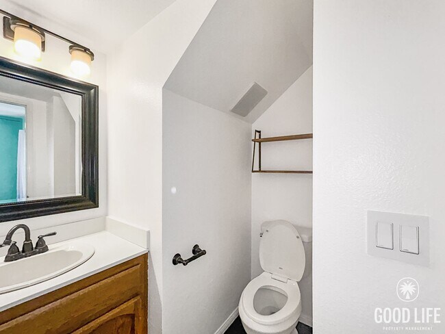 Building Photo - Great 2B/2.5BA Townhome in Kensington!
