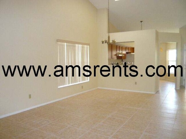 Building Photo - 3 bedroom Townhouse in Orlando