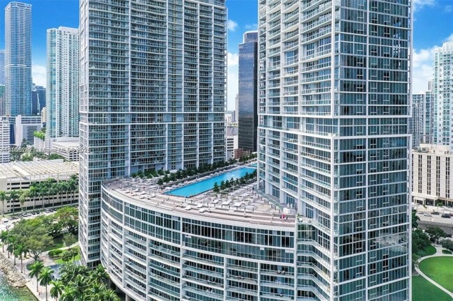 Building Photo - 495 Brickell Ave