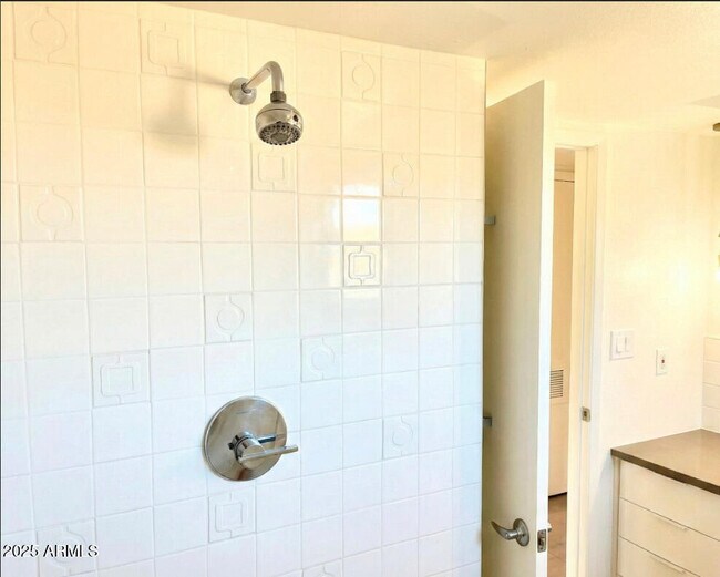 Building Photo - 3713 E Glenrosa Ave