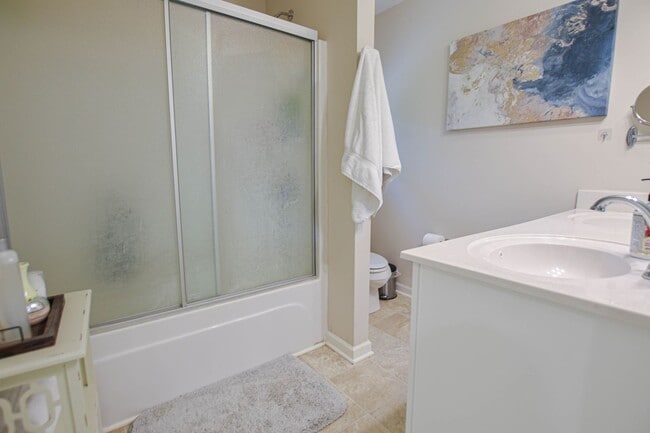 Building Photo - Pet Friendly Three Bedroom in Pleasant View!